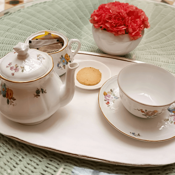 stable-stacking-tea-for-one-set-design