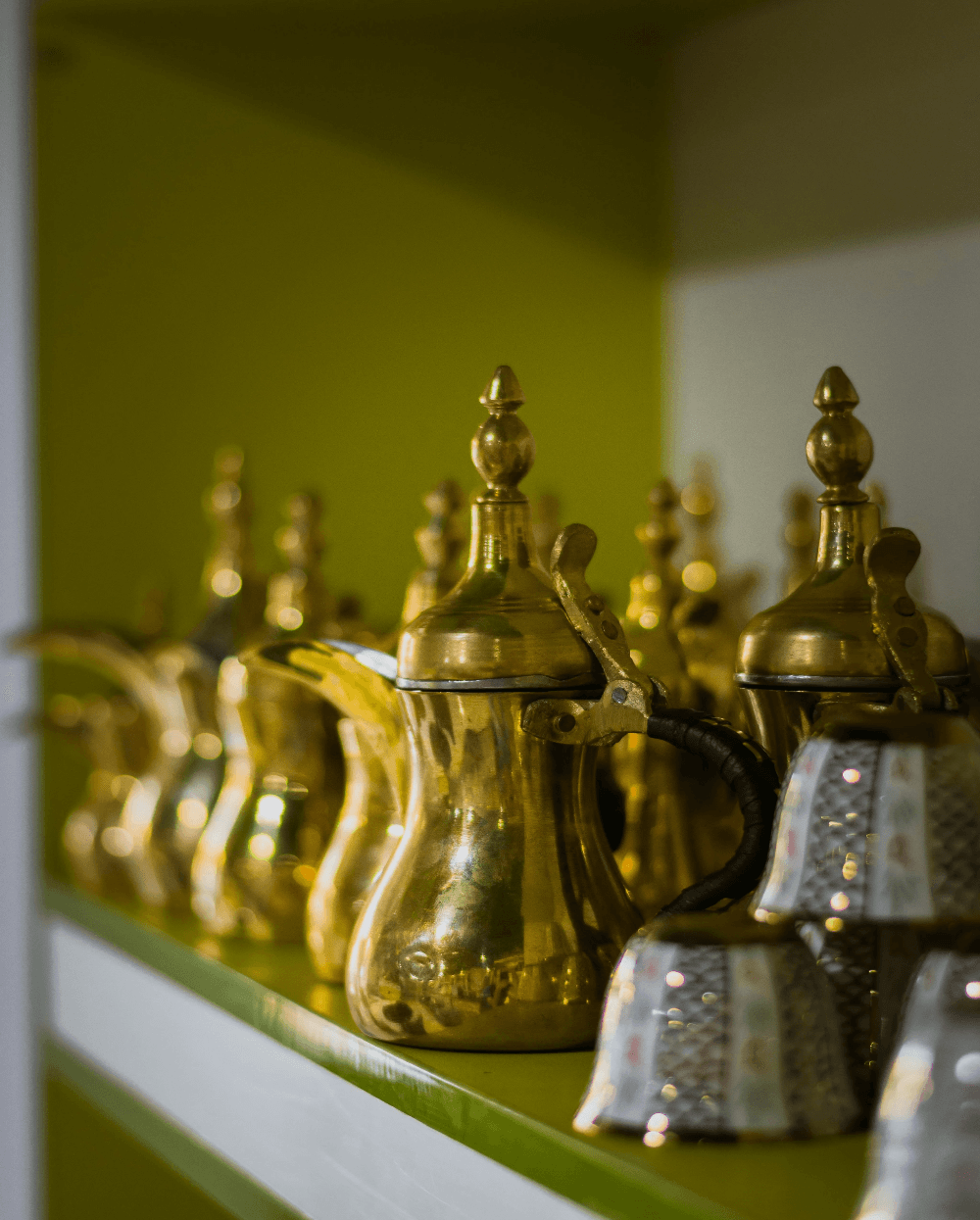 wholesale-arabic-coffee-pot-dallah-gold-finish