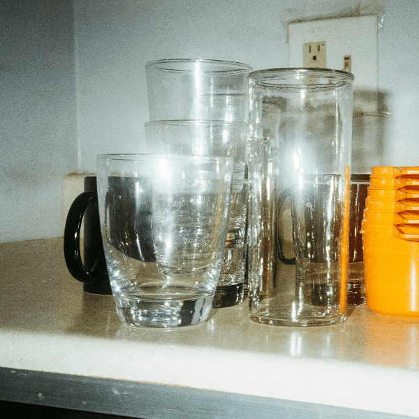 hand-blown-vs-machine-made-glassware