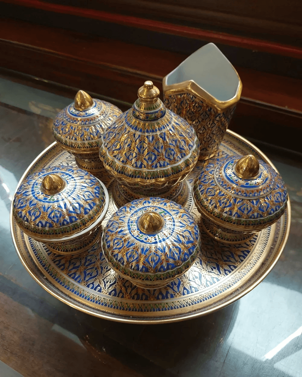 decorative-arabic-tea-trays-geometric-pattern