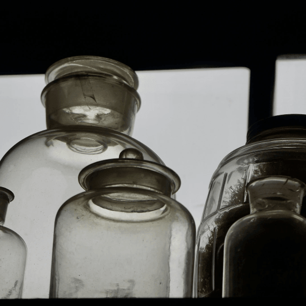 luxury-glass-storage-jars-for-premium-tea-brands