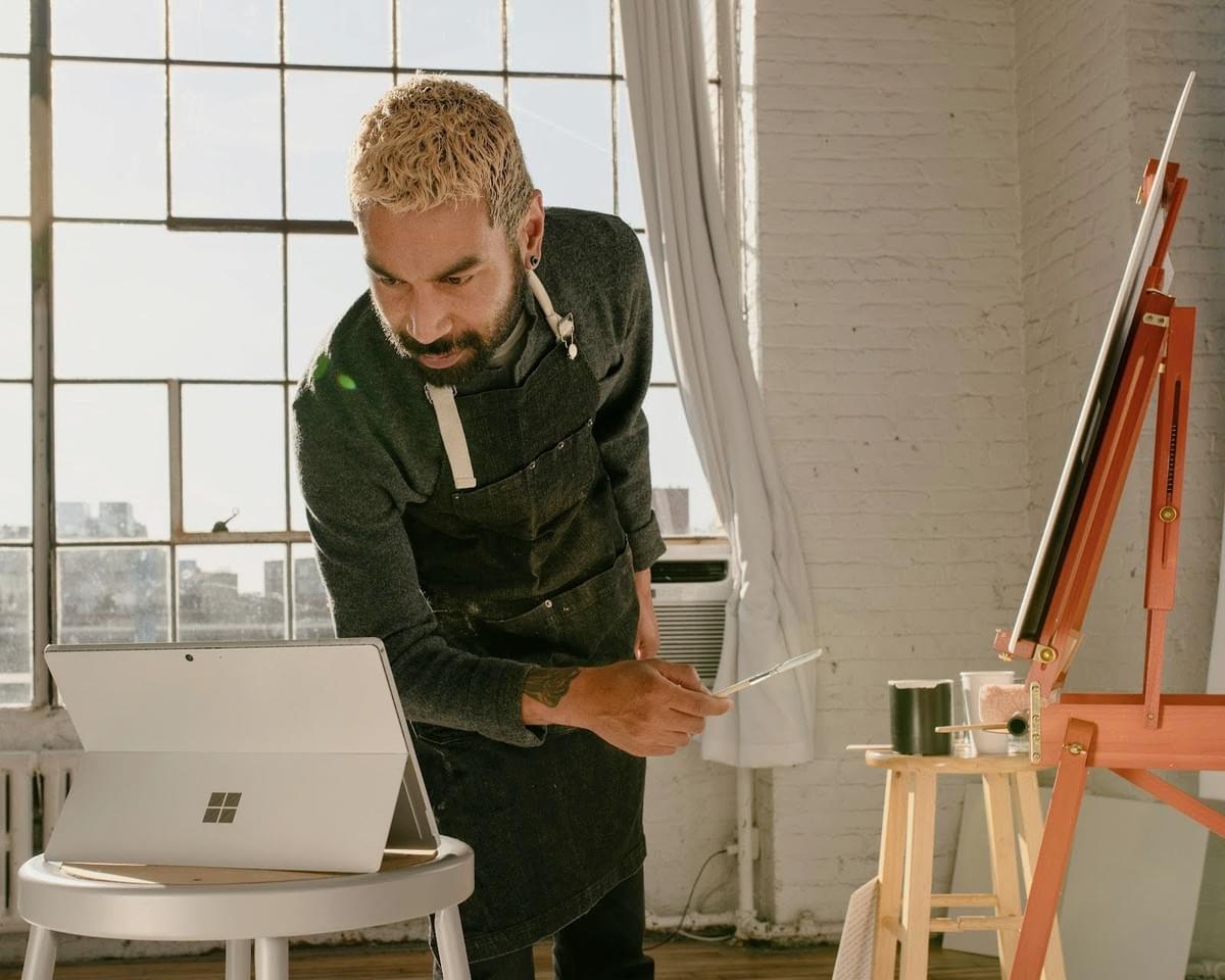 Jual karya seni secara online dengan situs web Strikingly