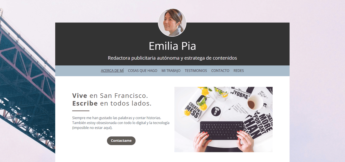 Plantilla de perfil de Strikingly