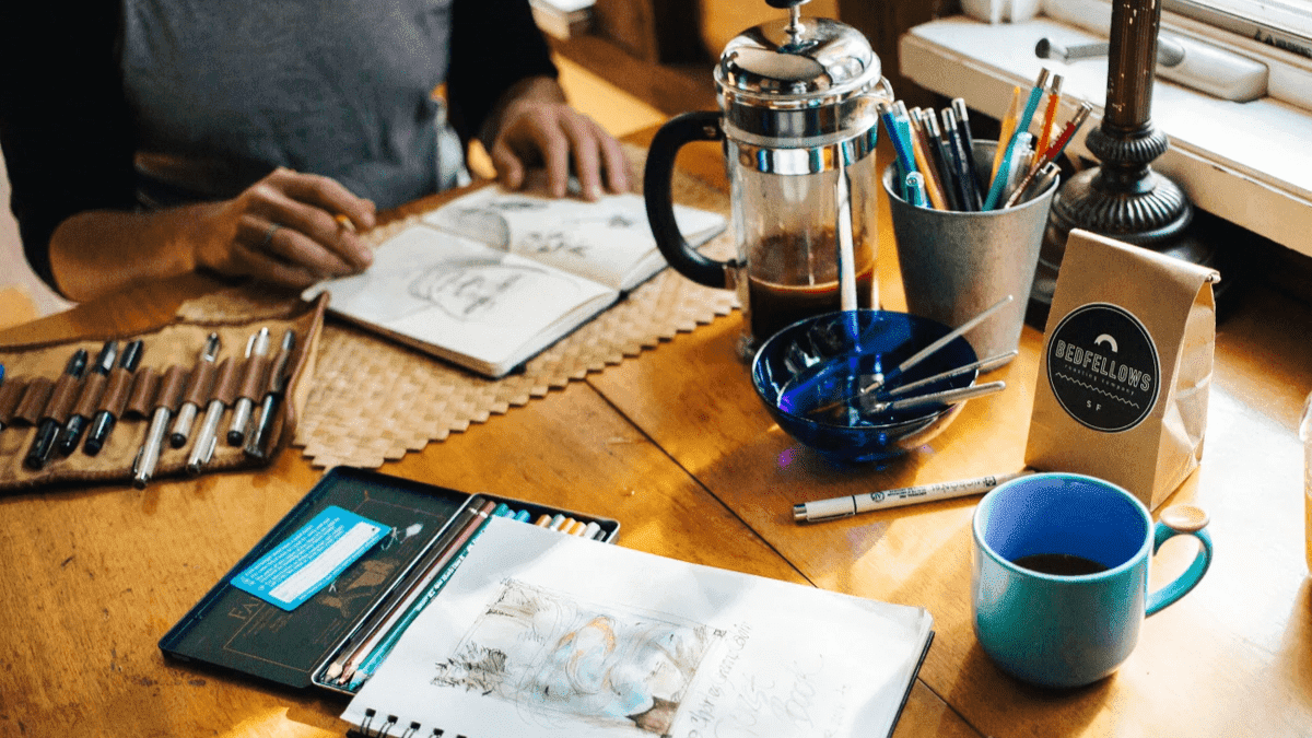 Pamerkan seni kontemporer Anda dengan situs web Strikingly