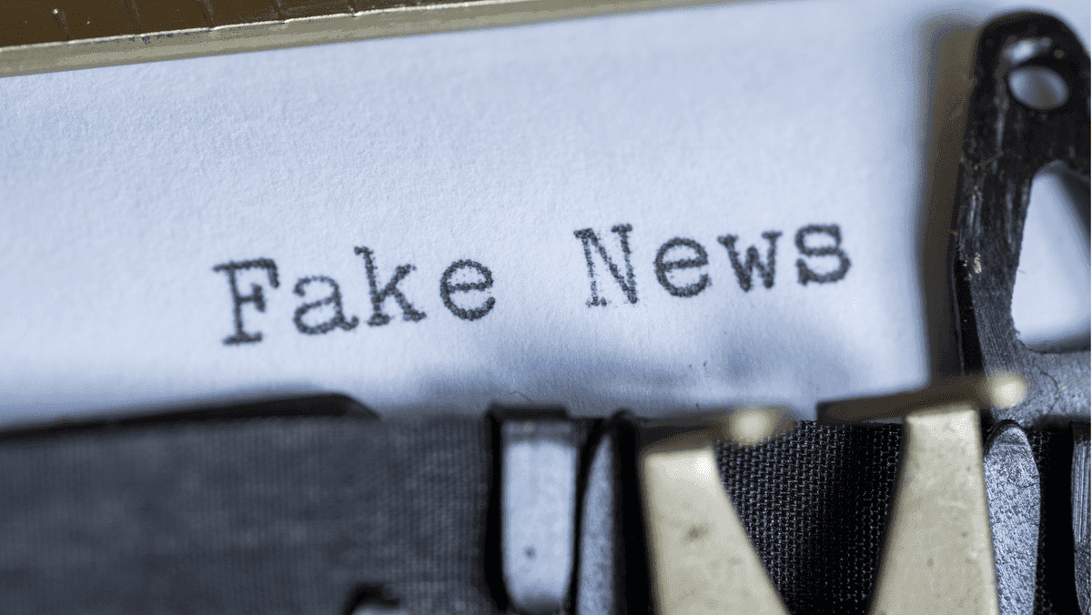 Vyhněte se falešným zprávám zkoumáním článků lupou