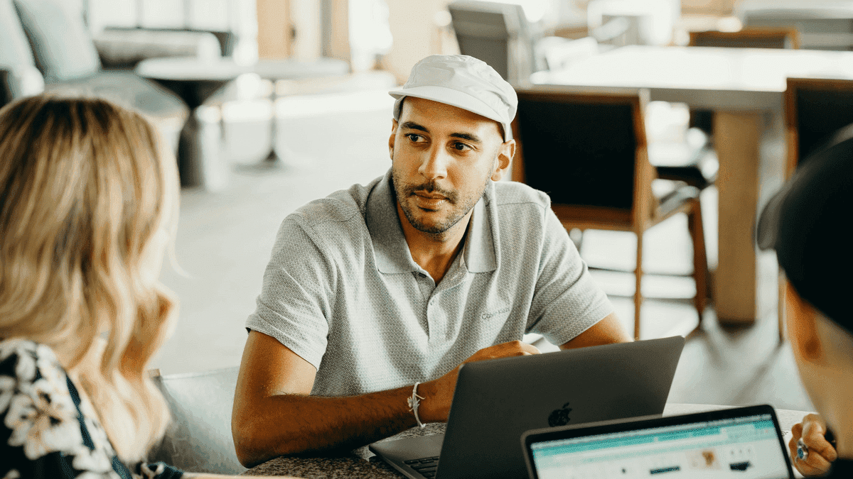 Mulailah perjalanan pemasaran online Anda dengan situs web Strikingly