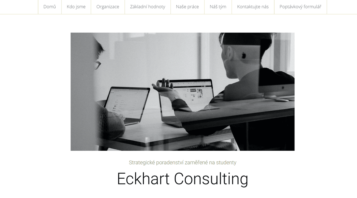 Minimální šablona od Strikingly