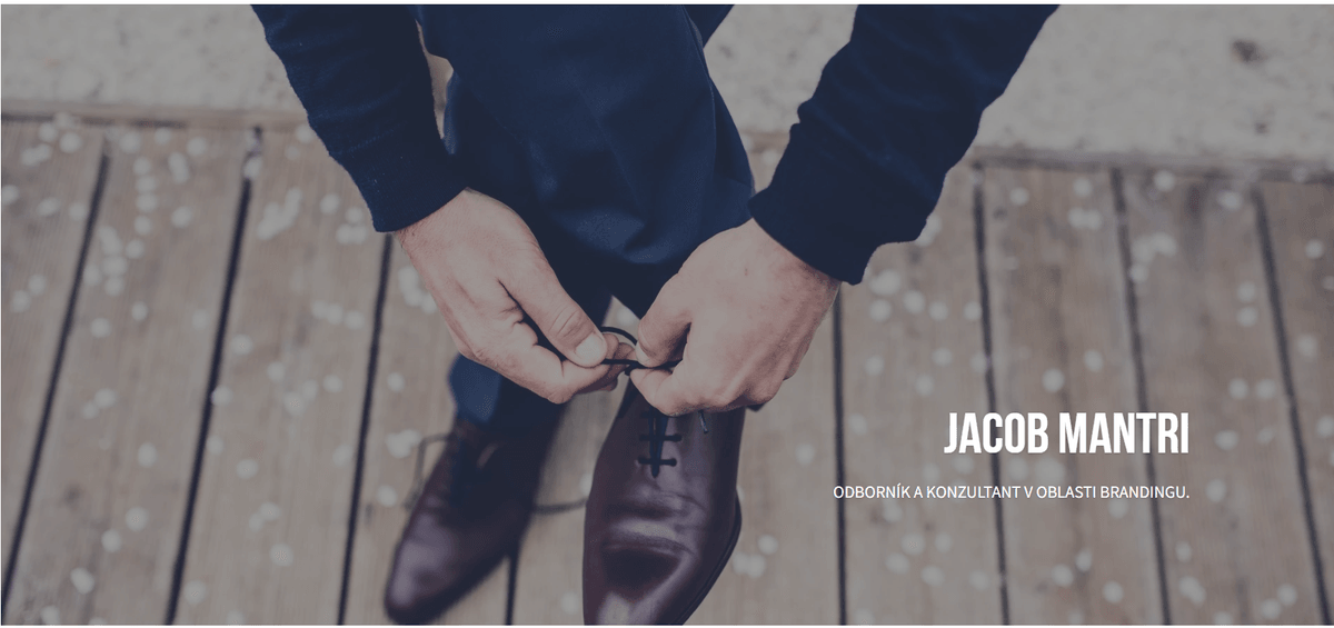 Šablona perspektivy od Strikingly