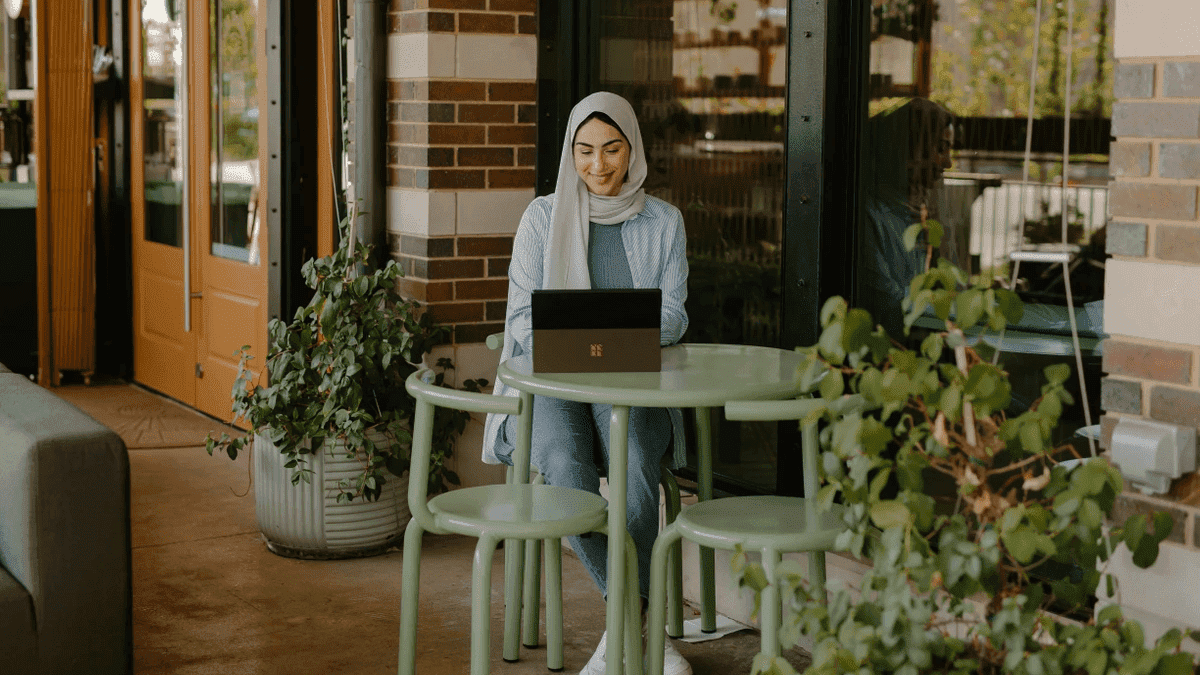 Kembangkan bisnis Anda dengan situs web Strikingly