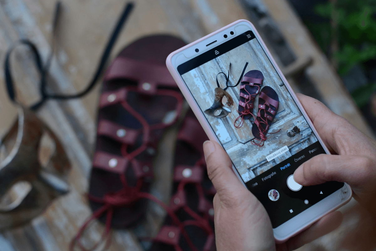 Capturarea imaginilor profesionale de fotografie a produselor cu telefonul tău