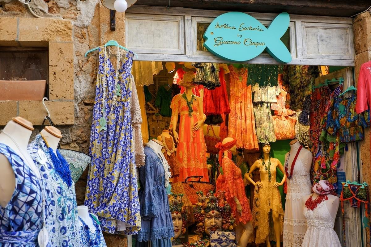 Ponořte se do světa online butiků s webovými stránkami Strikingly