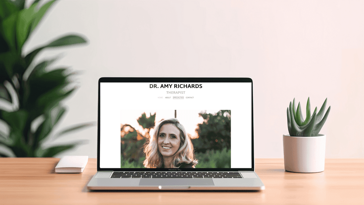 Šablona Amy Richards od Strikingly