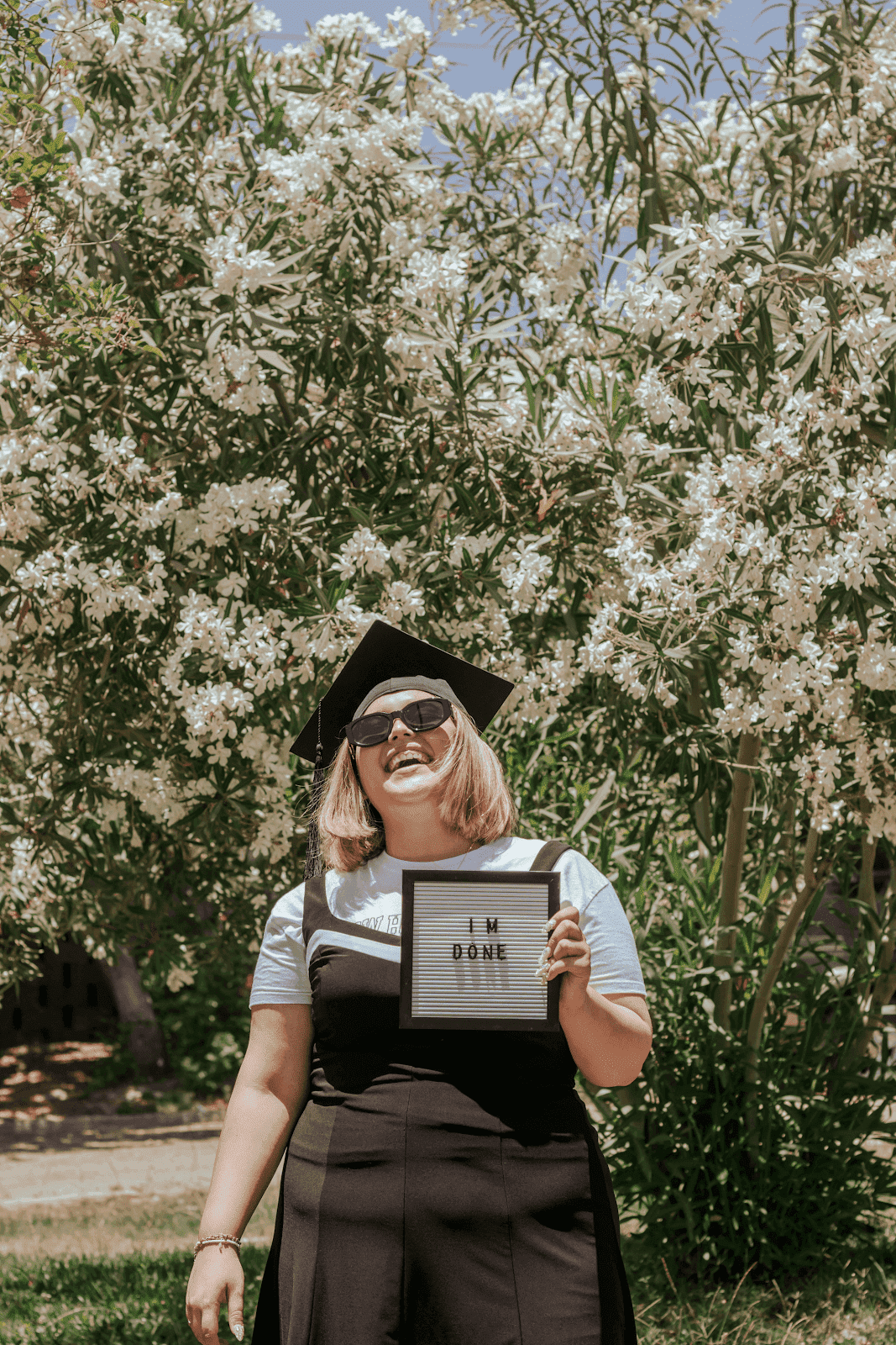 Persona que completa los requisitos educativos para convertirse en consejero de salud mental con licencia.