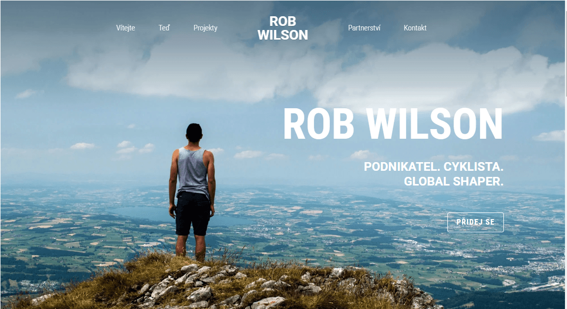 Jasná šablona od Strikingly