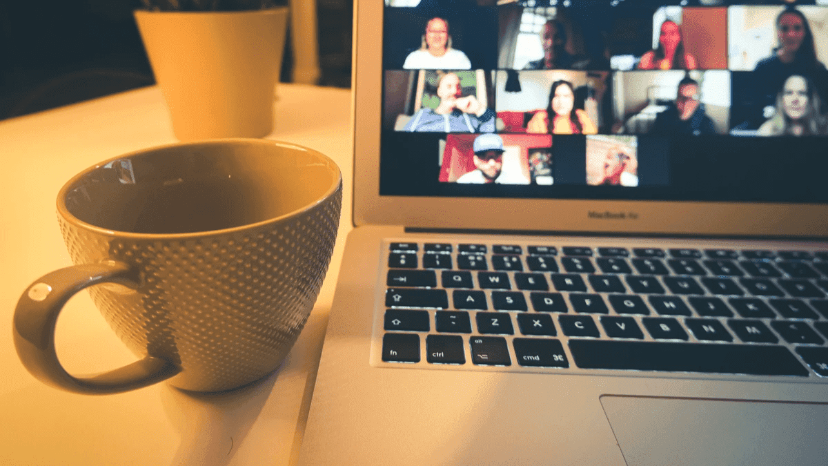 Naučte se, jak vybudovat online komunitu se Strikingly