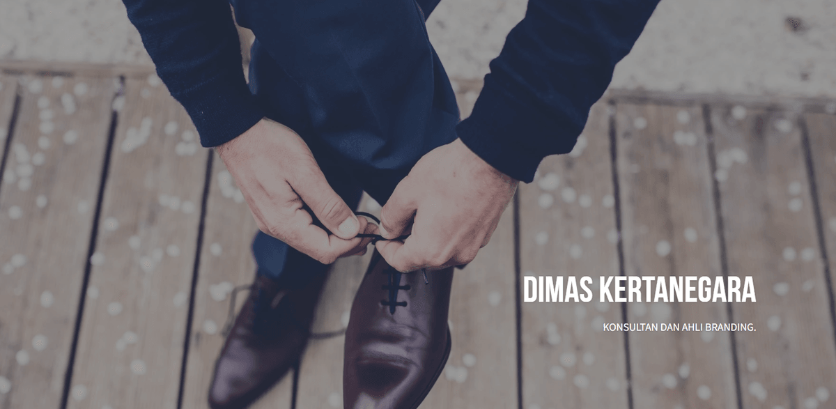 Template Minimalis dari Striingly