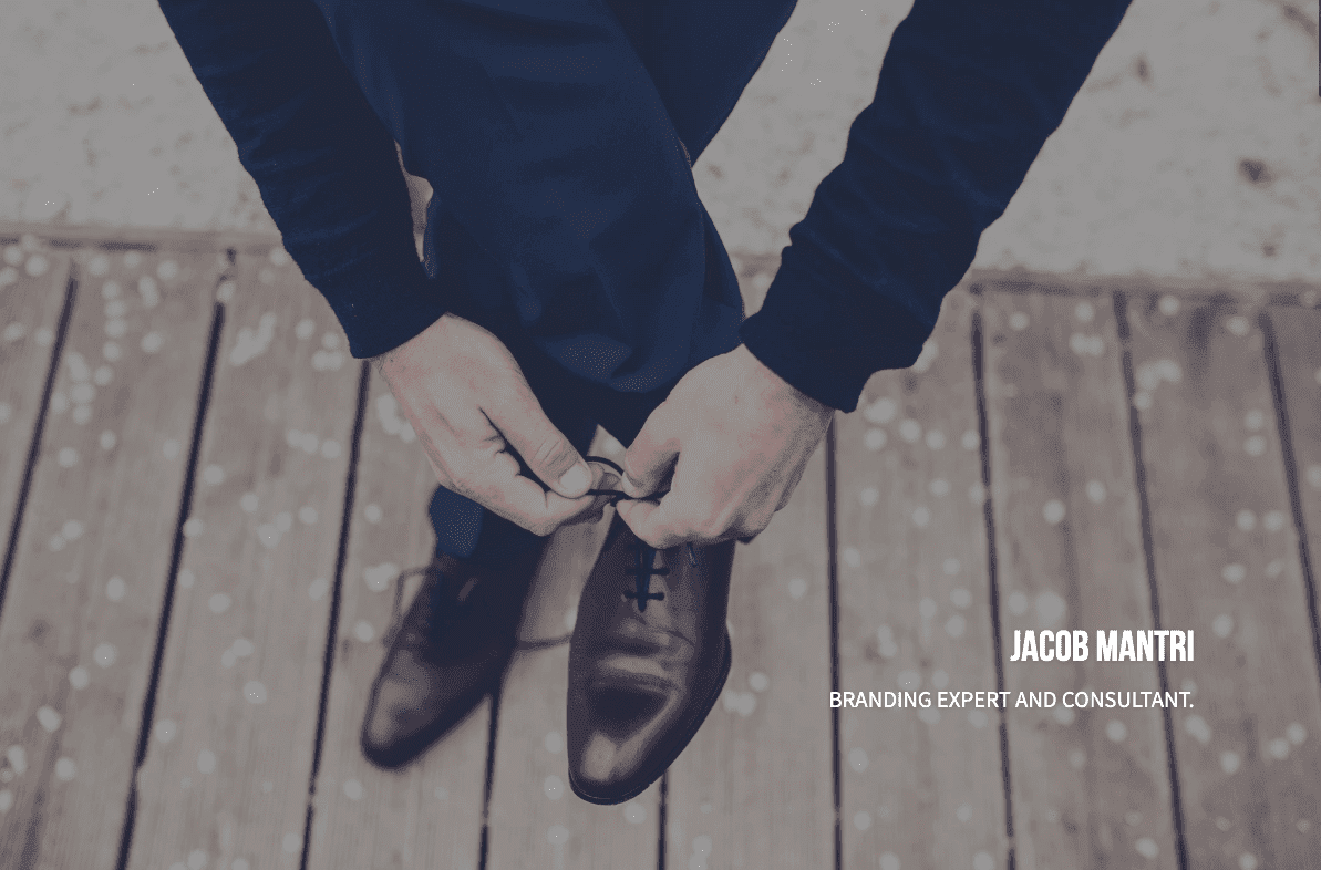 Template Merek Pribadi Perspektif dari Strikingly