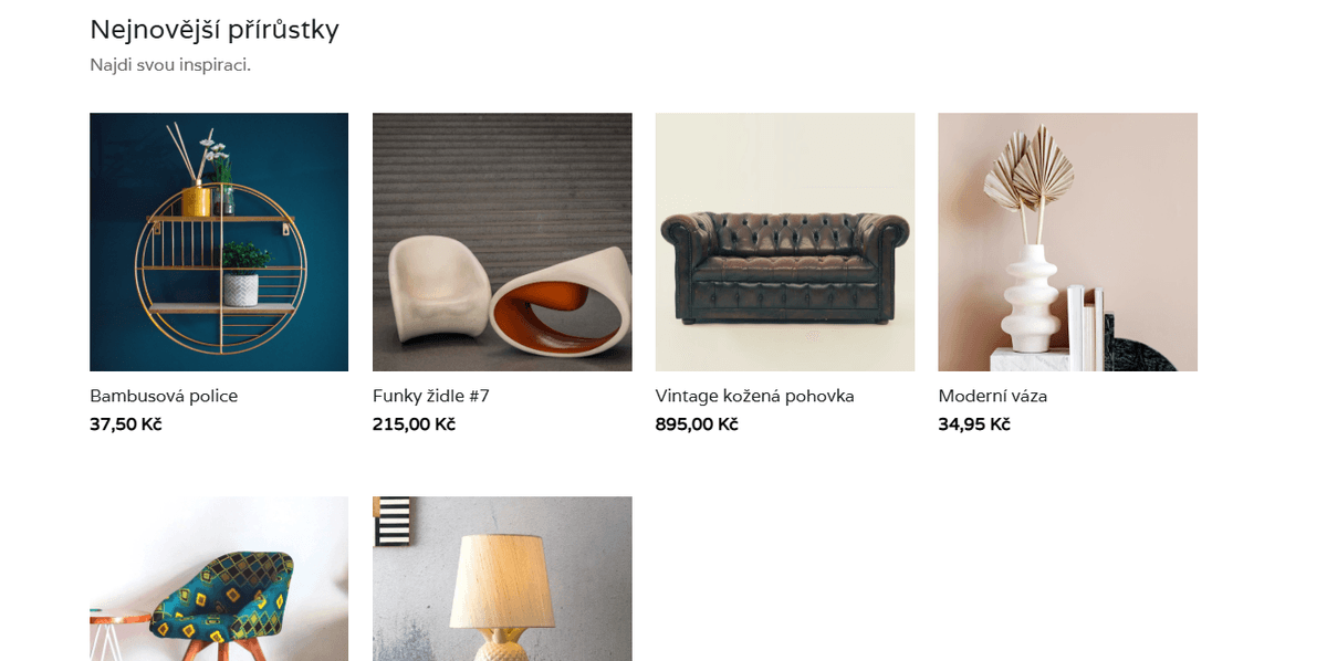 Šablona světové výzdoby od Strikingly