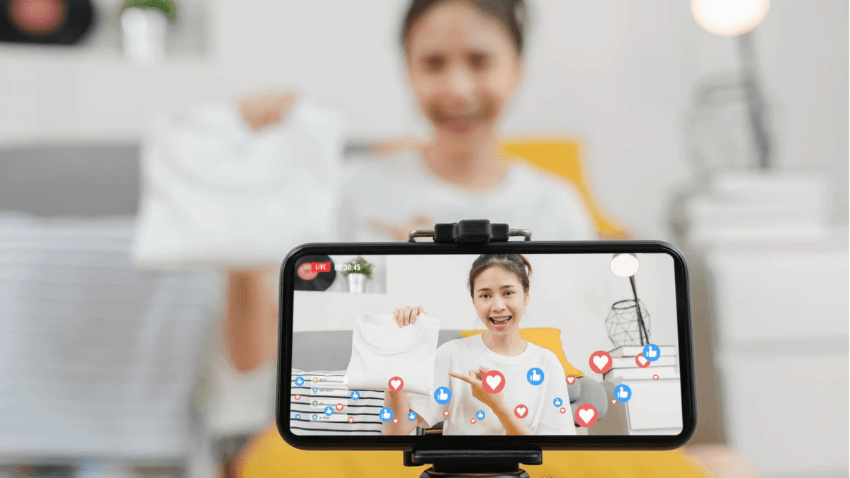 Annonce d'un nouveau produit lors d'un événement de lancement virtuel captivant