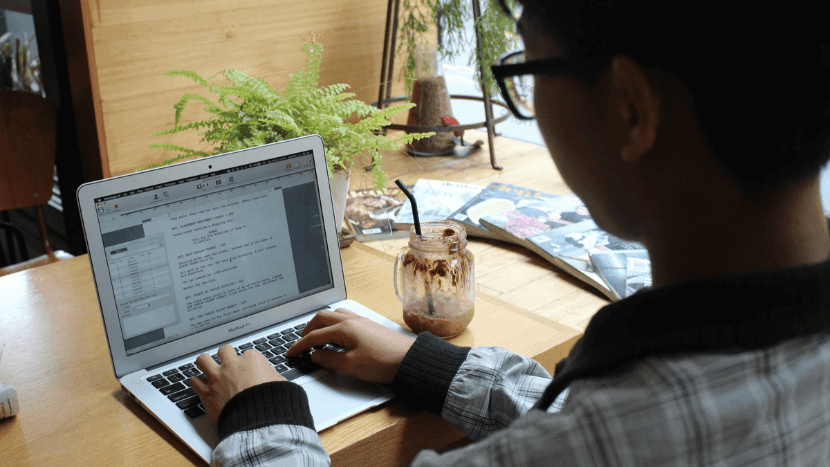 Trabajo secundario en línea