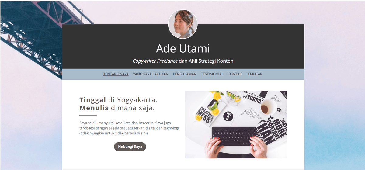 Template Profil dari Strikingly