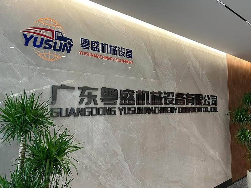 Our Sinotruk trucks are engineered for superior performance and durability, ensuring they meet the demands of any job. Reliable Heavy-Duty Trucks What We Offer sinotruk货车经销商