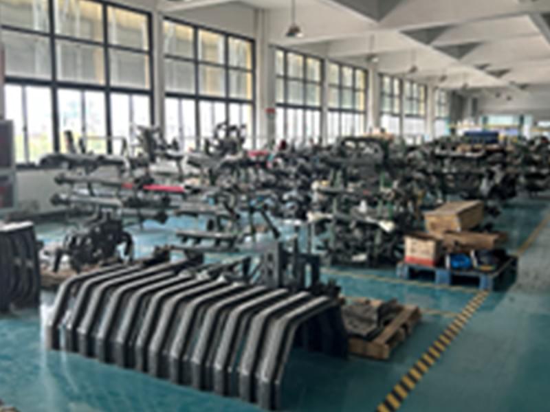 Tailor-made solutions that fit your specific transportation needs, ensuring efficiency and effectiveness in your operations. Custom Solutions for Your Business What We Offer sinotruk货车经销商