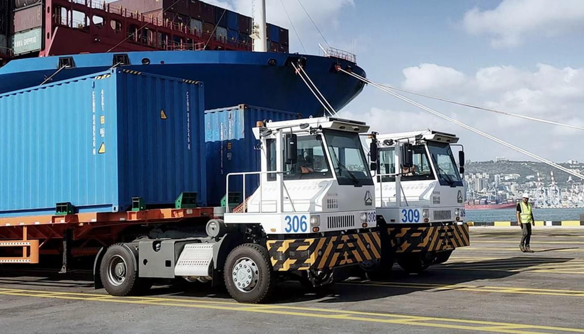Our Sinotruk trucks are renowned for their reliability and performance. We pride ourselves on providing vehicles that meet stringent quality standards, ensuring that you receive a product that can handle the demands of your business operations. High-Quality Trucks What We Offer sinotruk货车经销商