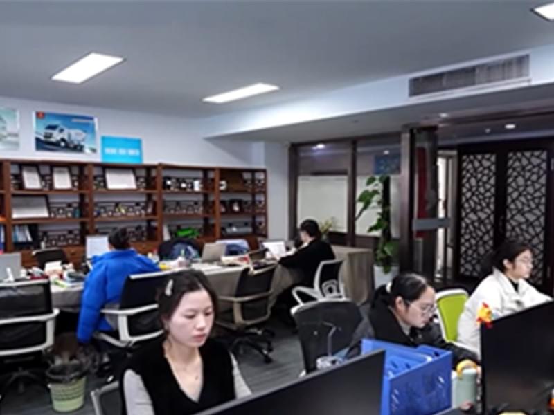 We provide extensive after-sales support to keep your fleet running smoothly, including maintenance and repair services. Comprehensive Support Services What We Offer sinotruk货车经销商