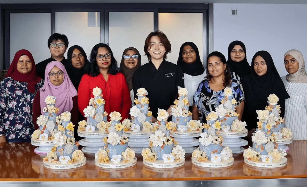 Enjoy seasonal specialties that capture the essence of each festive occasion. Seasonal Treats What We Offer Cake Studio and Bakery, I want in a  peach color theme similar to https://aprilsbaker.com/