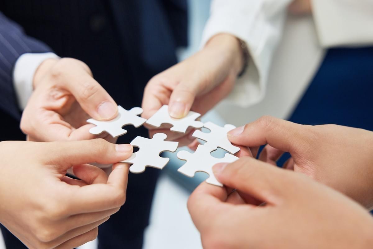 We have a professional team to provide you with consulting and support, ensuring you achieve the best experience and results in transactions. professional support The services we provide Link broker and trader securities agent