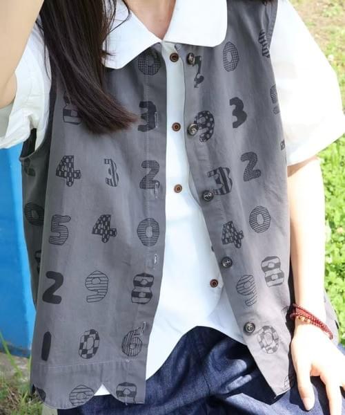 【2色展開】数字プリントが遊び心あるコットンベスト