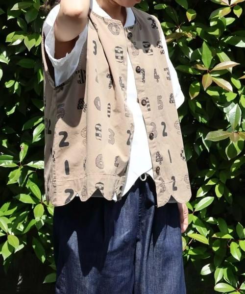 【2色展開】数字プリントが遊び心あるコットンベスト