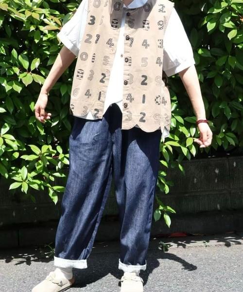 【2色展開】数字プリントが遊び心あるコットンベスト