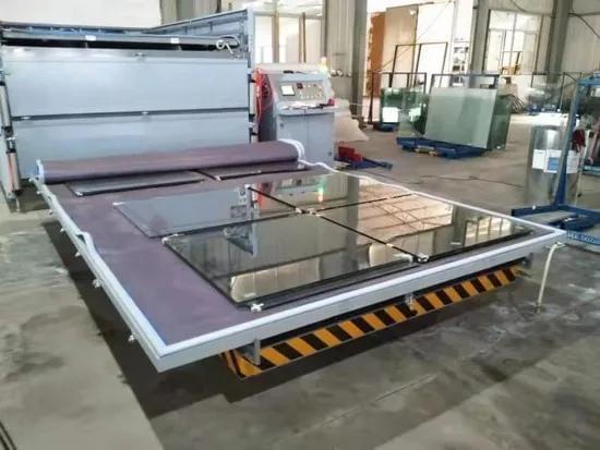 Manufacturing process of decorative laminated glass with fabric interlayer under heat and pressure