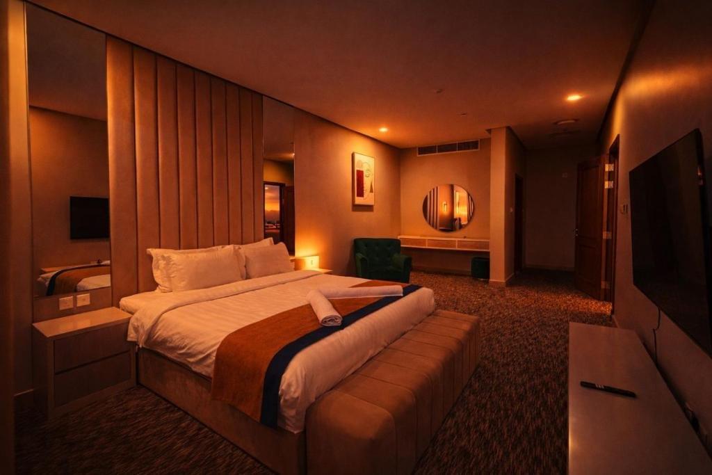 Our rooms are characterized by a modern design that provides exceptional comfort, with luxurious furniture and modern facilities that enhance your experience. Enjoy a peaceful sleep in a calm and comfortable atmosphere. super comfort What we offer of services luxurious hotel rooms