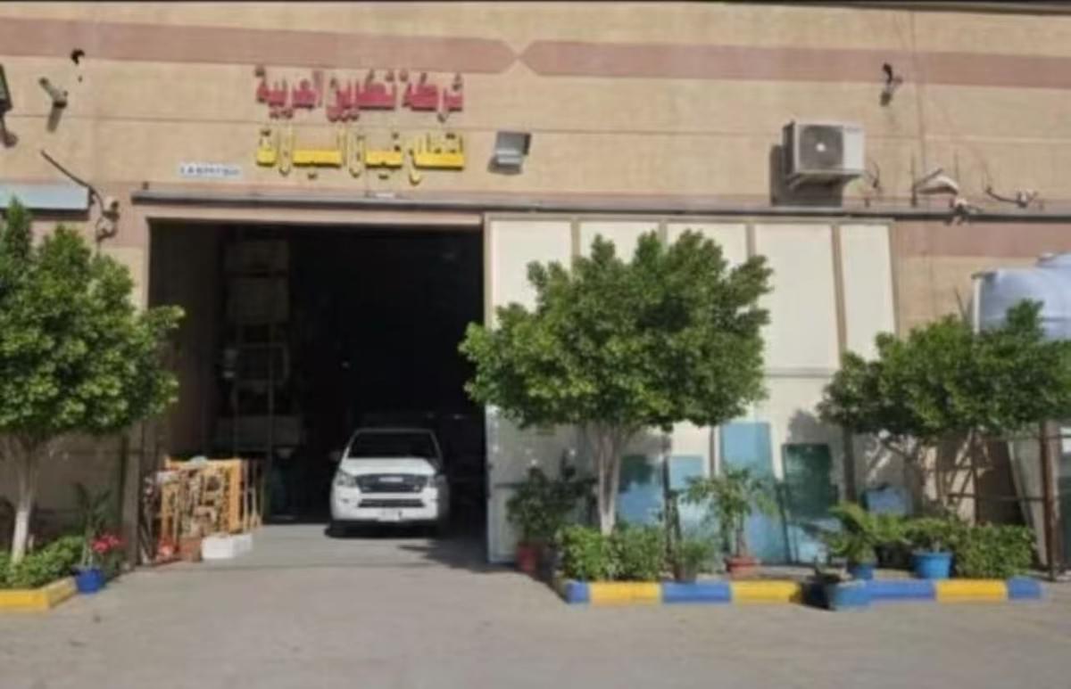 We offer a wide range of imported automotive glass from China, in addition to high-quality local products. Join us to meet your needs for glass wholesale or retail. Explore our car glass collection Importers from China car glass and we sell wholesale and retail and we have a Chinese brand and a national brand and we have 5 branches the main branch is in Riyadh