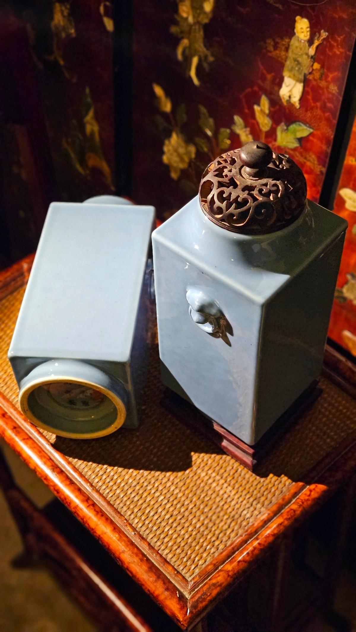 晚清天蓝釉琮式瓶