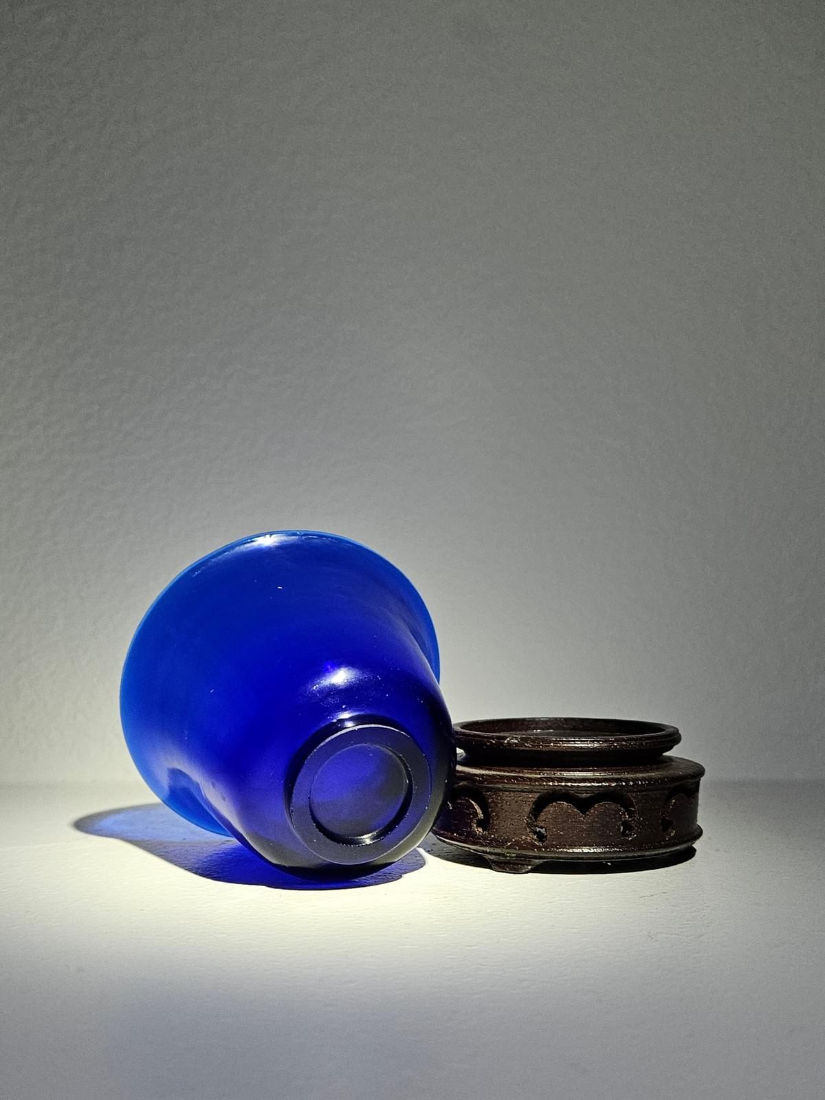 清 宝石蓝铃铛杯