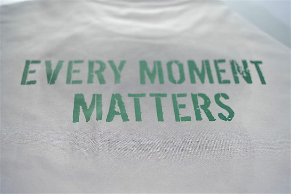 Every Moment 噴染字樣T