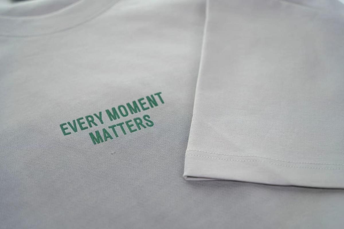 Every Moment 噴染字樣T