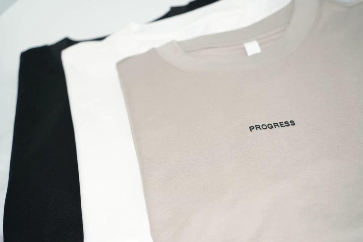 PROGRESS 極簡字樣短T