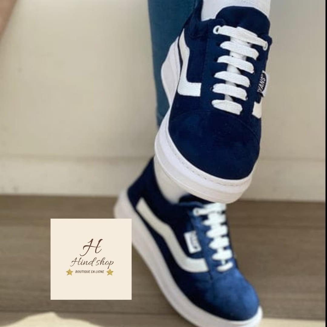 الأزرق الداكن