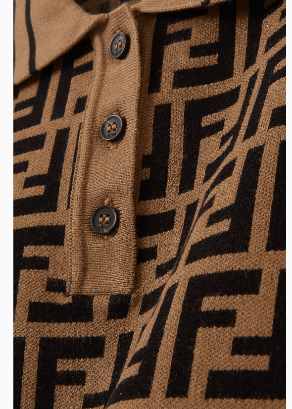 تي شيرت فندي بشعار الماركة 