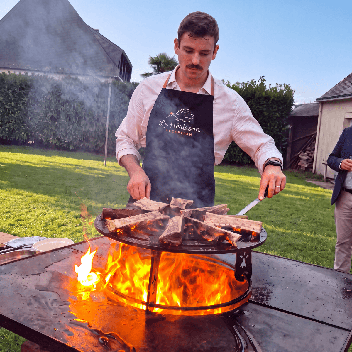 Cuisson au brasero devant les invités