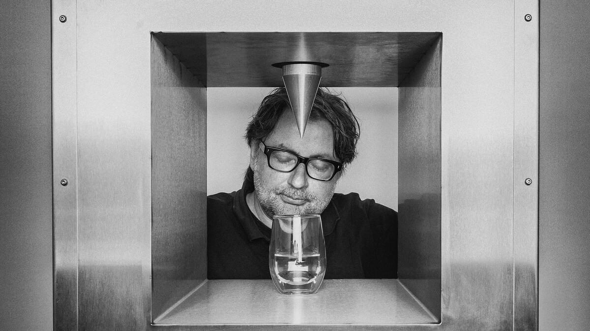 Founder Sunglacier – Making water in the desert - Dutch visual artist, filmmaker and cultural ambassador who is fascinated by nature - particularly the elements. Addressing his desire to make a difference with art, Ap created SunGlacier; a company that innovates solar-powered sculptures to produce water out of thin air. One of SunGlacier’s projects is The Desert Twins. Inspired by Moon Landers, the structure is an energy unit that draws power from solar panels - operating like a modern-day water well.