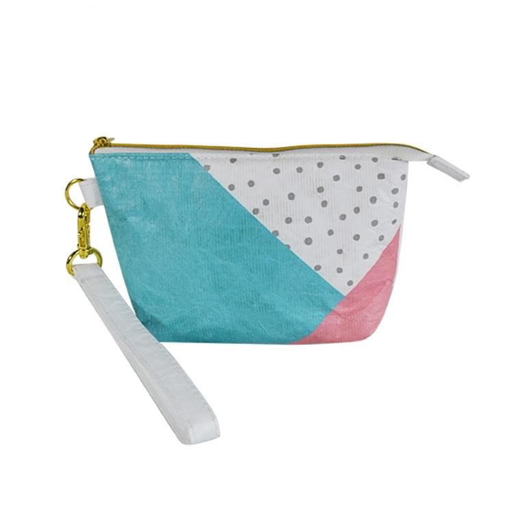 Discover our stylish and functional makeup bags that blend beauty with practicality, perfect for organized storage. Elegant Design Our Collection 做一个化妆包都官网，各种分类的化妆包，做一个企业网站，不要网店