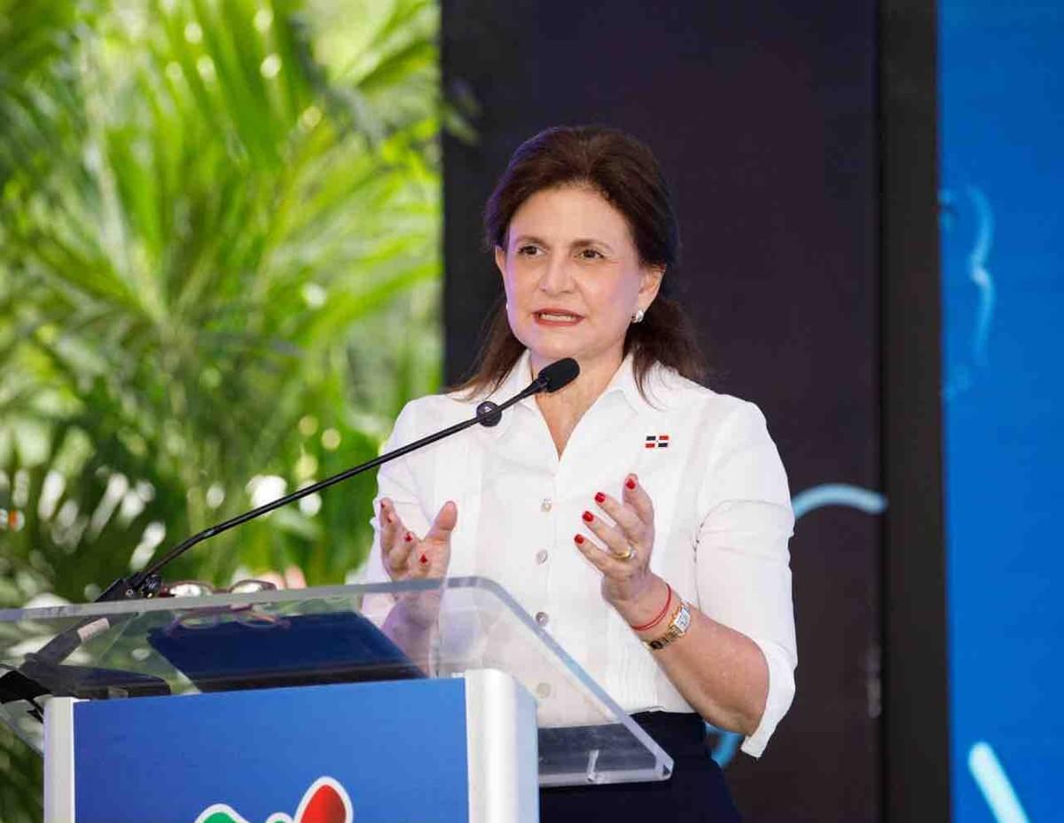 Precio del dólar hoy en República Dominicana este martes 16 de junio de 2026 El dólar estadounidense mantiene su protagonismo dentro del mercado cambiario dominicano este martes 16 de junio de 2026. Como cada jornada, empresas, importadores, inversionistas y ciudadanos que realizan operaciones en moneda extranjera siguen de cerca la cotización oficial para tomar decisiones financieras y comerciales.