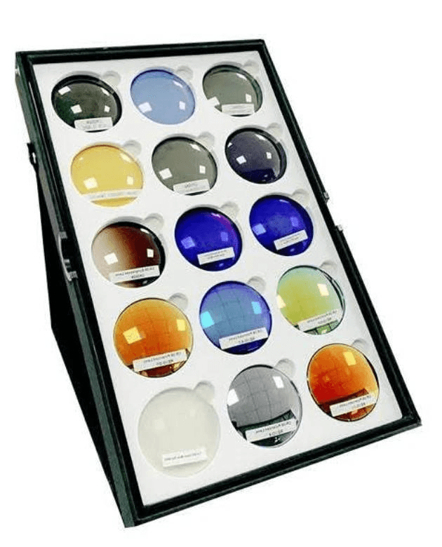 Discover our optical solutions custom! Your vision, our priority The Optics Office The Retina is a company founded and led by Mr. KEMWOUA Serge. He has been several times distinguished and rewarded during international seminars dedicated to opticians. He is surrounded by a team of ophthalmology specialists who will guide you in choosing your glasses, your specific lenses, your frames, your cases, your suitable frames, etc. Moreover, the COR has a laboratory and a wide range of precision equipment.