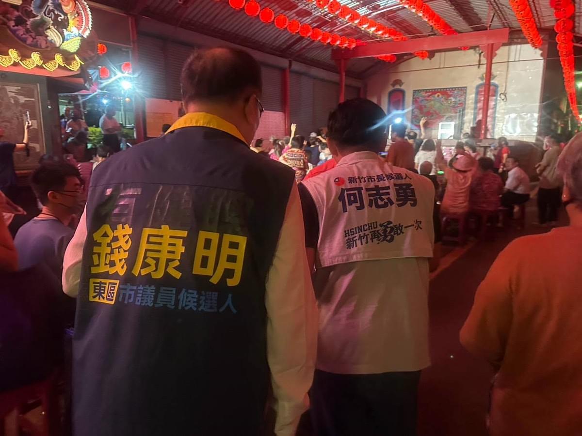 一家一家拜票講話 根本沒機會吃烤肉  中秋節的第一餐 是晚上10：00吃麥當勞